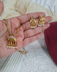Ira Elephant Pendant Necklace š