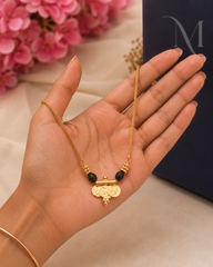 Trikasu Non idol with black beads