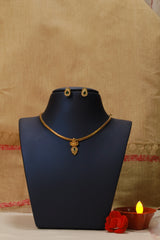 Elegant Gold Necklace Set with Emerald Accents