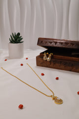 WHITE STONE NECKLACE