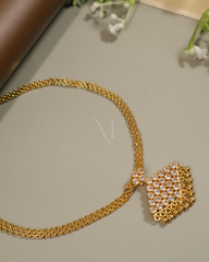 Regal Radiance – Gold Chain with Diamond-Studded Pendant