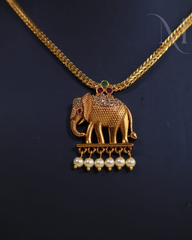 Ira Elephant Pendant Necklace 🐘
