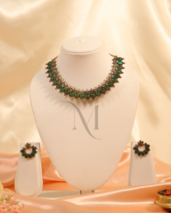Antique Gold Choker Necklace Set with Emerald Cabochon Stones