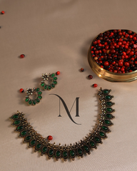 Antique Gold Choker Necklace Set with Emerald Cabochon Stones