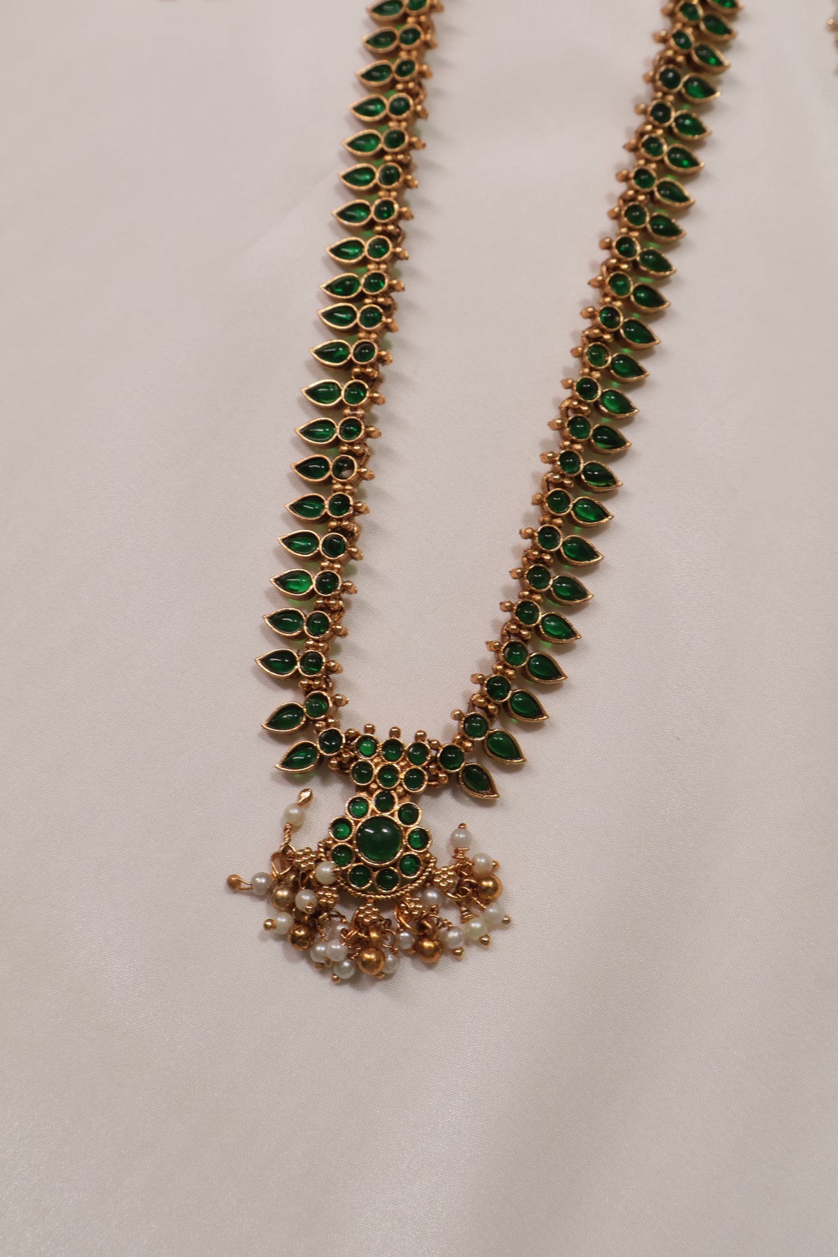 Elegant Green Stone Traditional Necklace Set