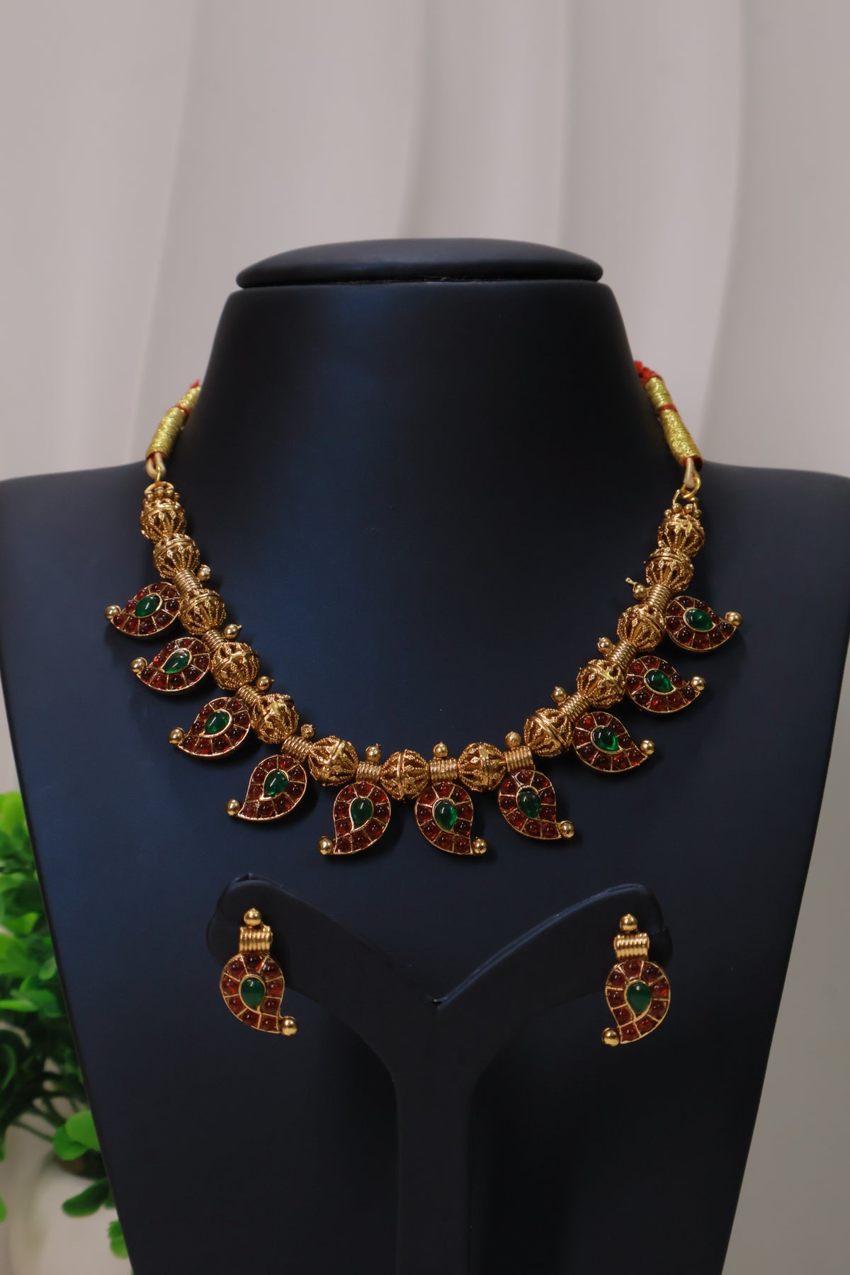 Antique Lakshmi Leaf Motif Necklace Set