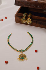 GREEN NECKLACE