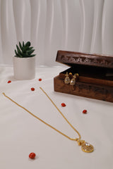 WHITE STONE NECKLACE