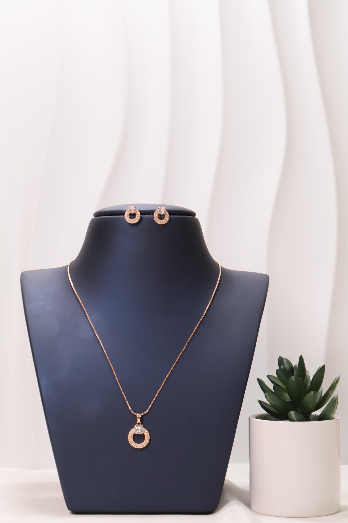 Rose Gold Circle Pendant Necklace Set