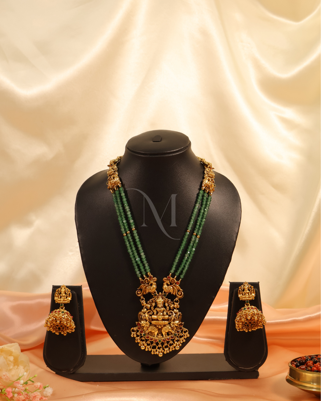 Divine Temple Jewelry Set in Emerald Elegance