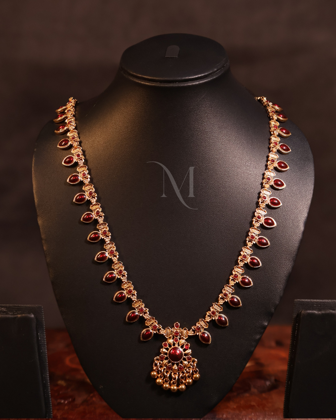 Classic Gold Necklace Set with Red Stone Drops