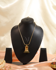 Elegant Gold Pendant Necklace with Beaded Tassel