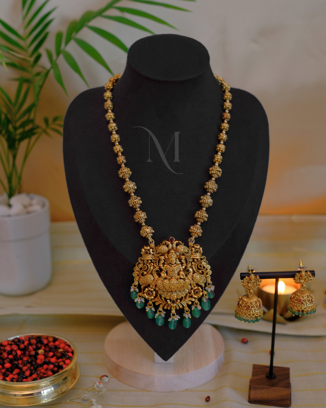 Traditional Temple Jewelry Set with Green Bead Accents
