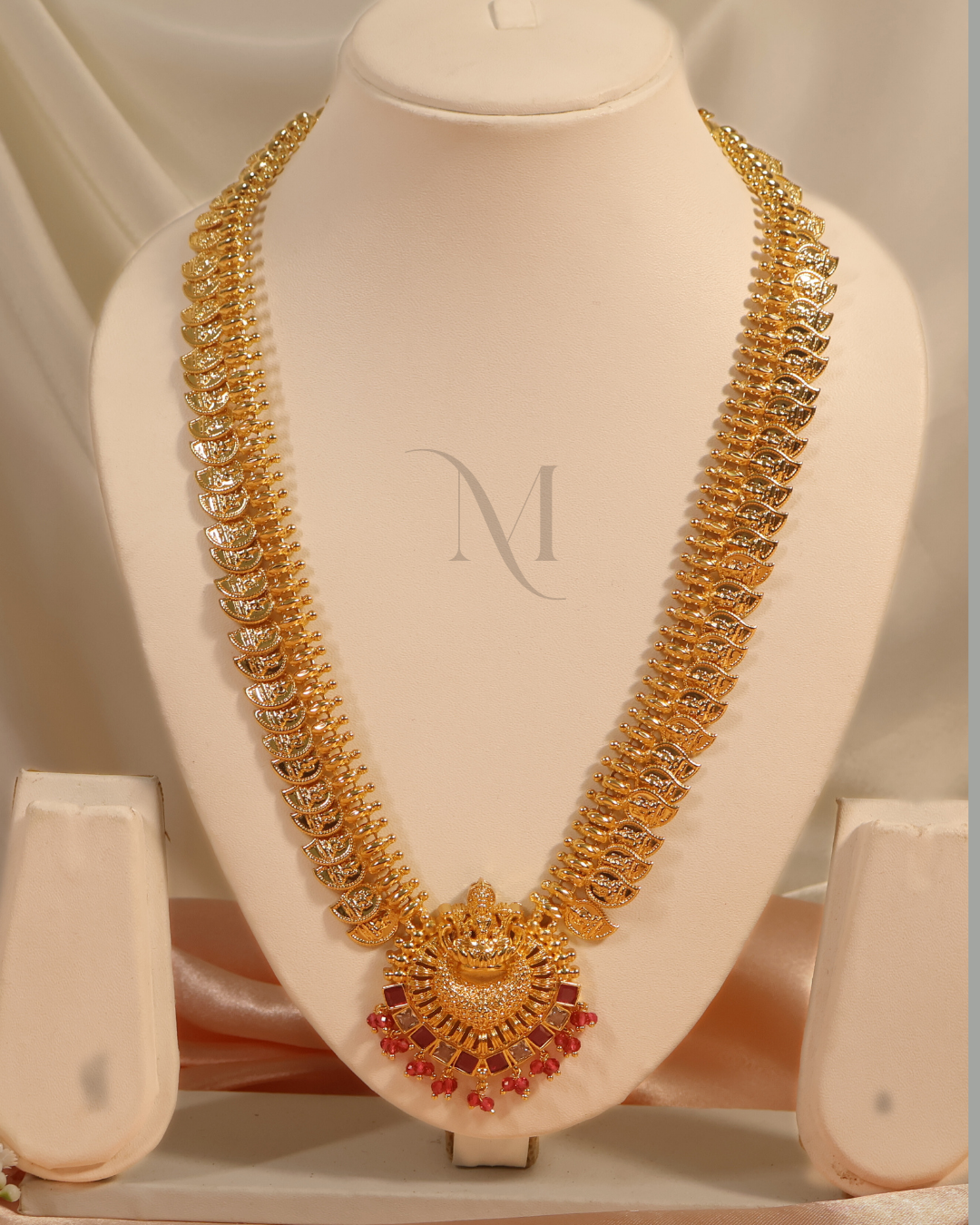 Elegant Gold Leaf Haram with Ruby Accents